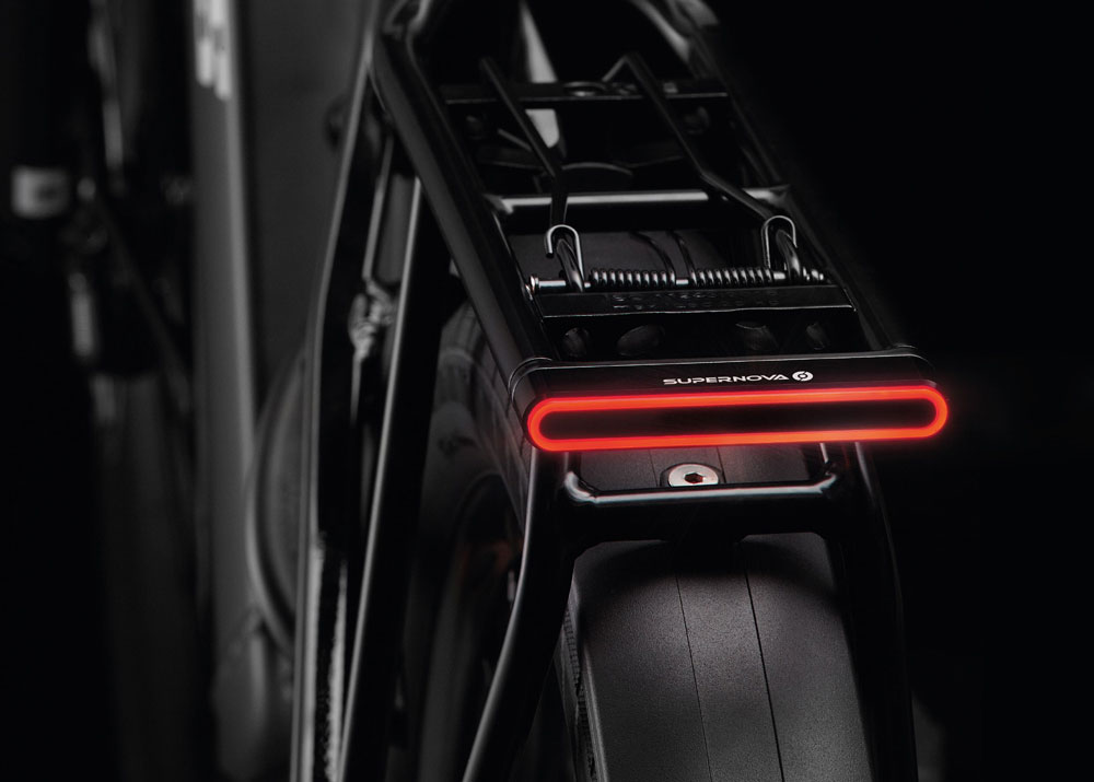 Supernova-M99-Tail-Light-2-(12V)---Rücklicht-T-M99TL2-KE-BLK_c.jpg