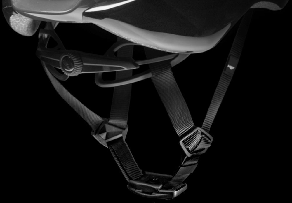 Met-Manta-MIPS-Rennradhelm_Details_(2).jpg