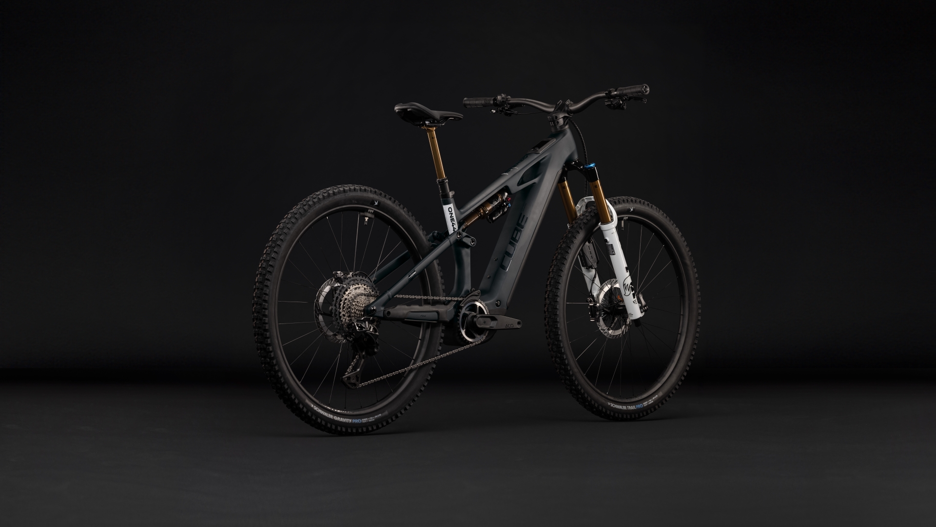 Stereo Hybrid ONE44 HPC AT 800 carbon´n´white