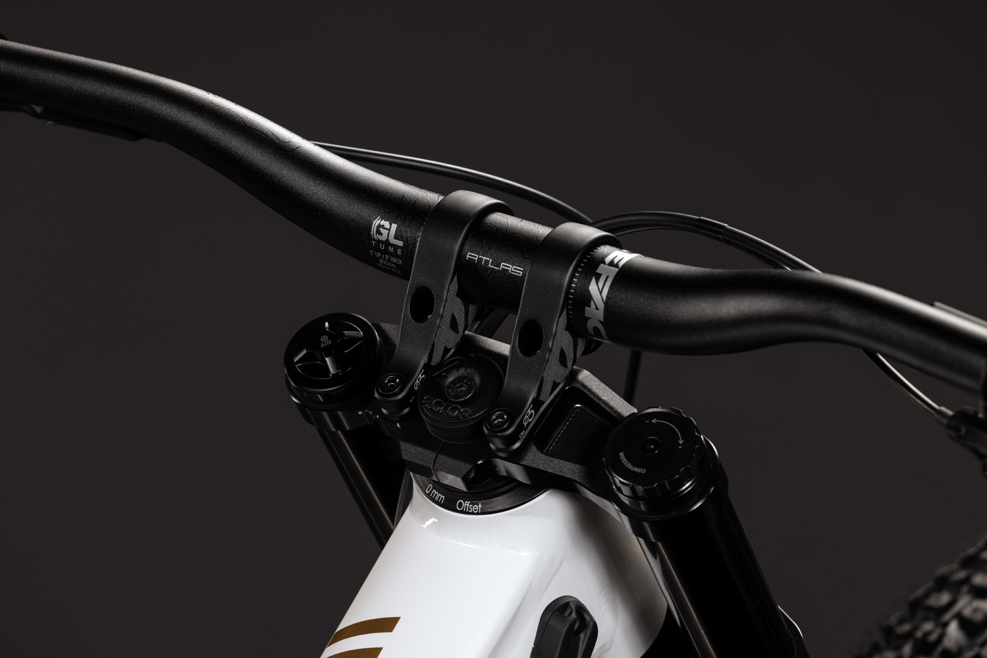TWO15 Race powdergold´n´black