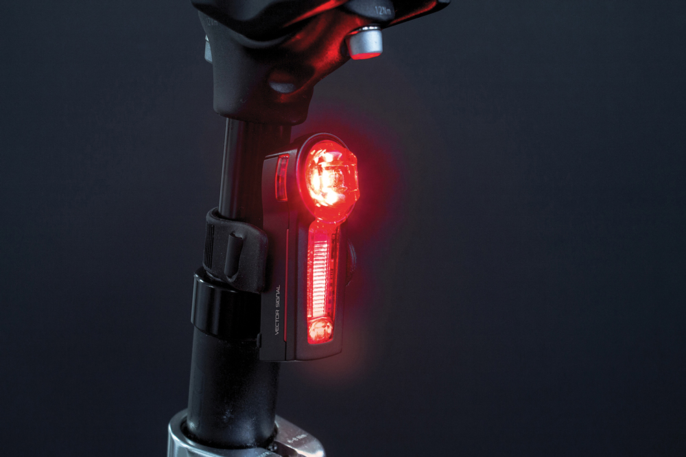 Trelock-LS-740-I-GO®-VECTOR-Rear-Signal-Rückleuchte-2.jpg