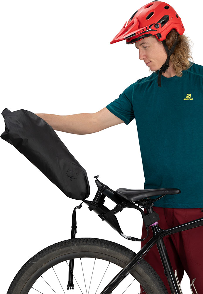 S24_Escapist_SaddleBag_Detail3_Black_10005857.jpg