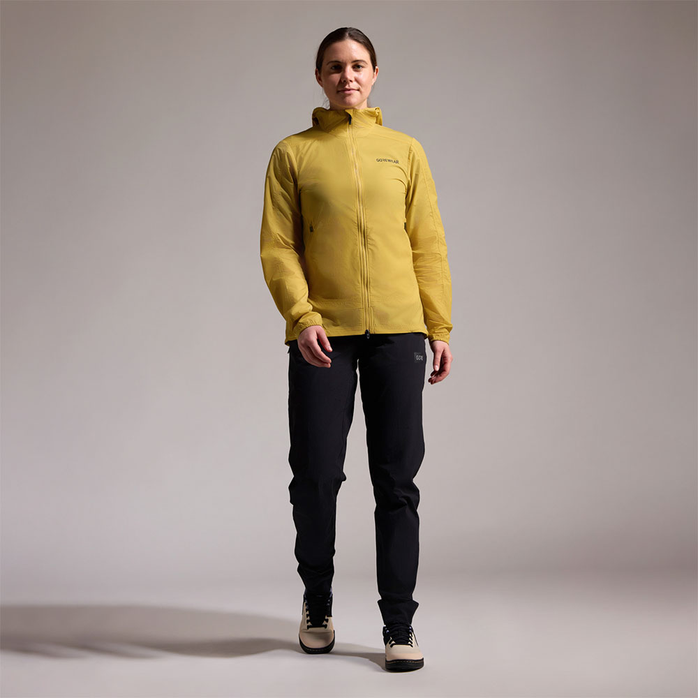 Gore_101134-DD00_Fernflow_Hooded_Windbreaker_Damen_Windjacke (4).jpg