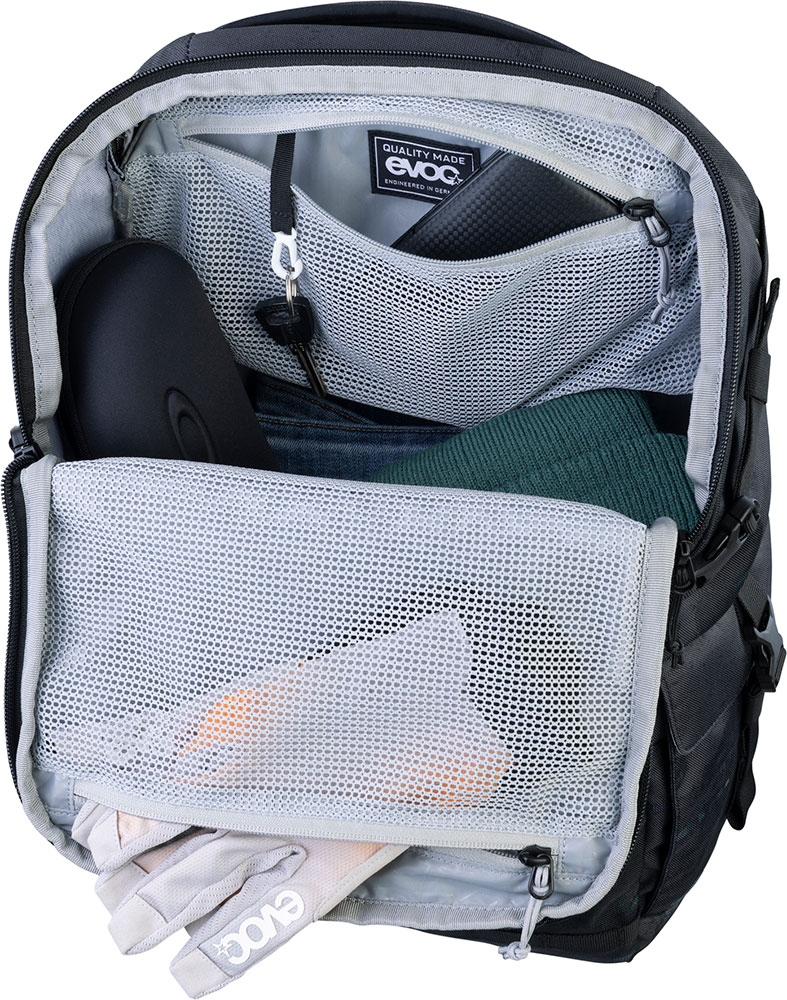 401318905-TRAVEL-BACKPACK-22-dt05.jpg