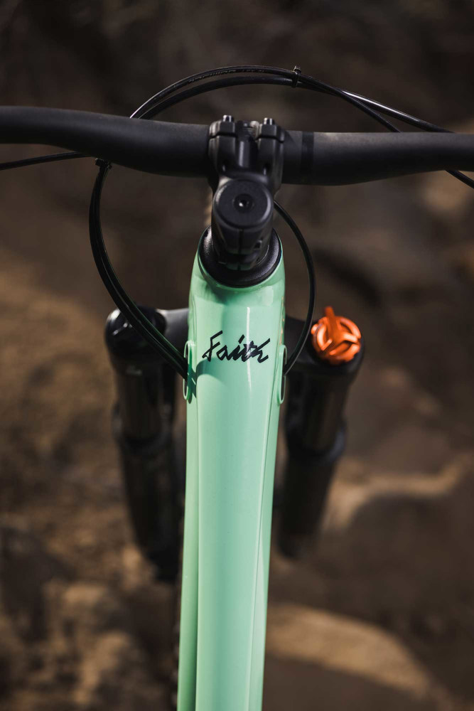 Liv 1135003100 20165297 Faith 24 Neo Mint  (20).jpg