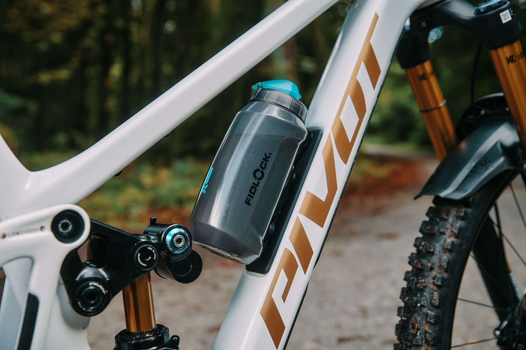 fidlock AB-09676-P01032 (TBL) 20152624 TWIST Bottle 750 antibacterial + Bike Base  (33).jpg