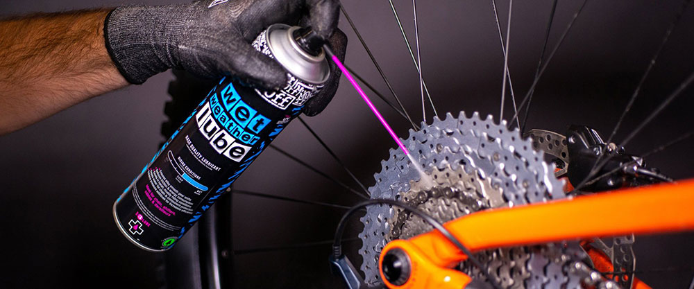 Muc-Off-Wet-Weather-Lube-Aerosol-(4).jpg