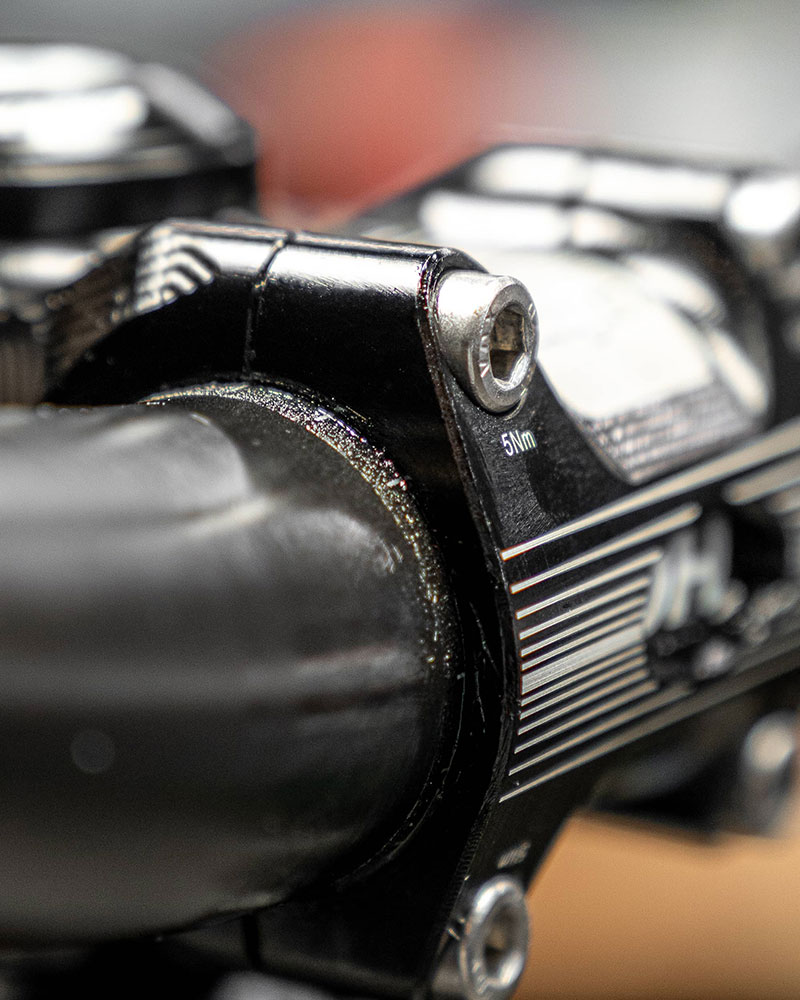 Peaty´s-Max-Grip-Carbon-Assembly-(4).jpg