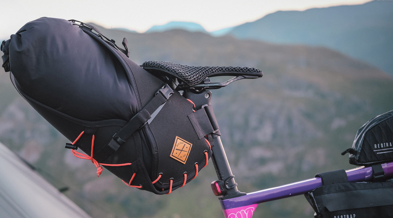 Sacoche de selle 8 L noir/orange