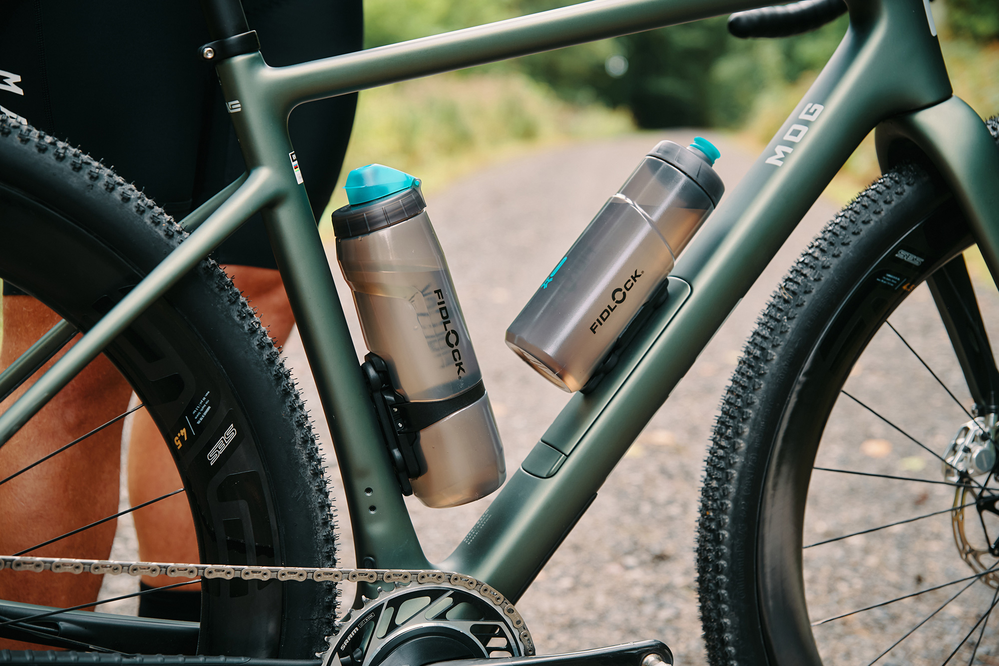 Fidlock-AB-09669(TBL)-20152623-TWIST-Bottle-600-antibacterial-+-Bike-Base--(9).jpg