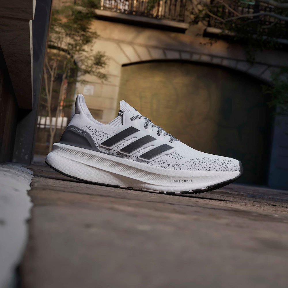 Adidas_Ultraboost5_Ftwwht_Cblack_Silvmt (15).jpg