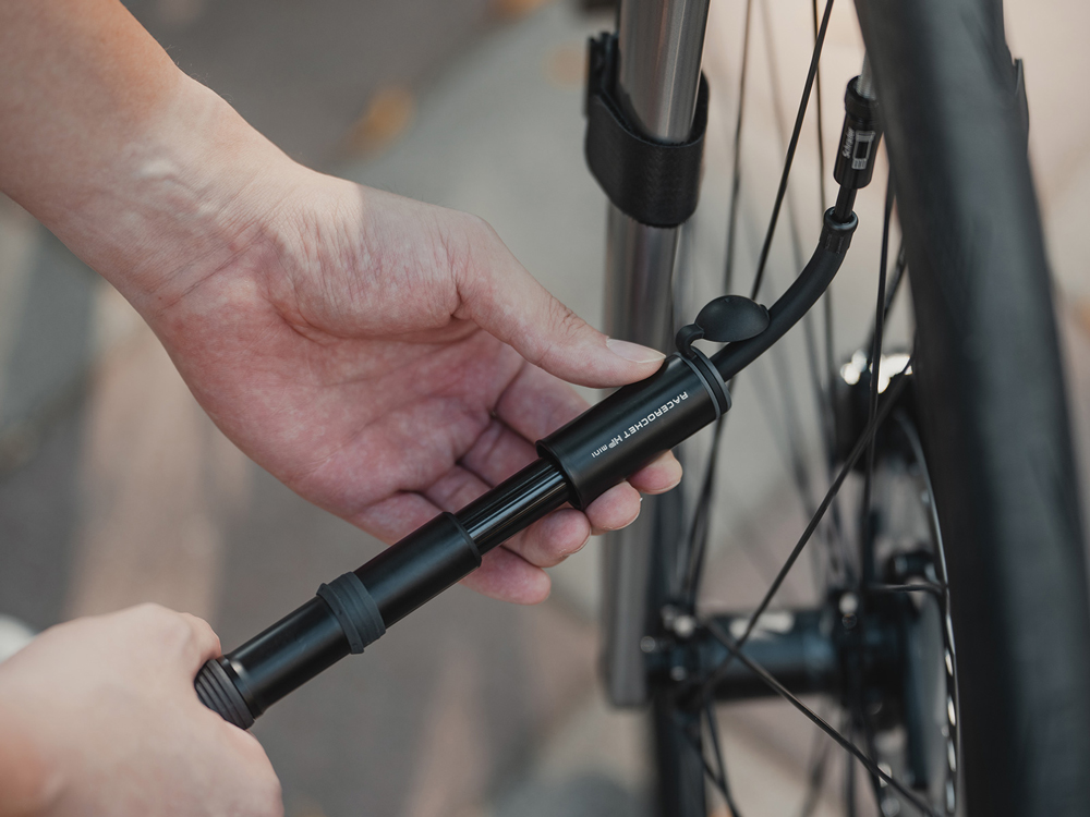 Topeak TRR-HPM1B 20130565 RaceRocket Mini HP Minipumpe  (3).jpg