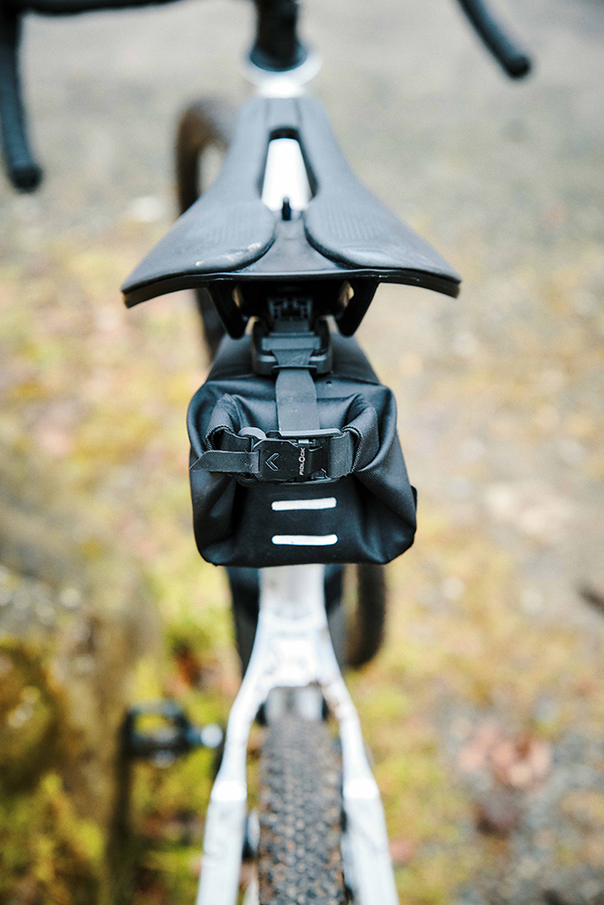 fidlock SB-10000-R00002(BLK) 20156377 PINCLIP Saddle Bag S Single  (11).jpg