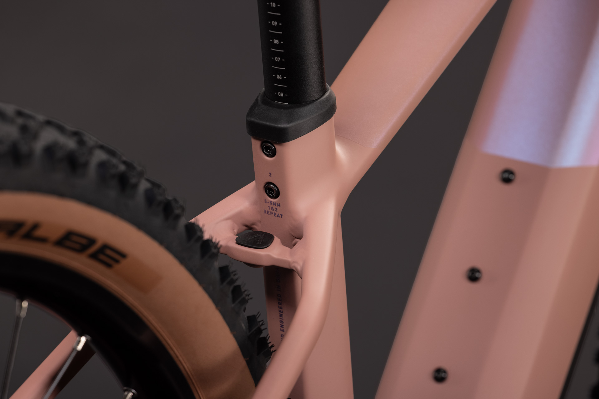 Reaction Hybrid Performance 720 ruby´n´black