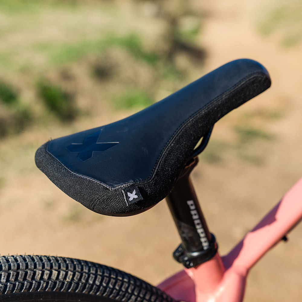 sixpack-racing-dj-saddle-black3.jpg