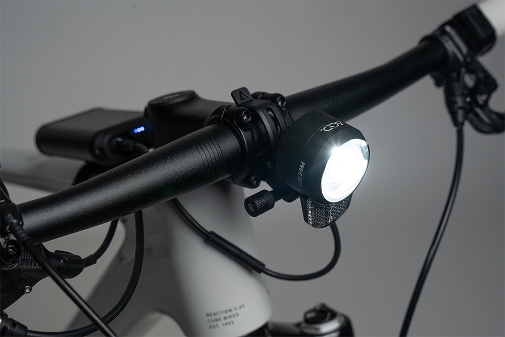94487_Acid_Frontlicht_Pro_e200_Powerbank_3.jpg