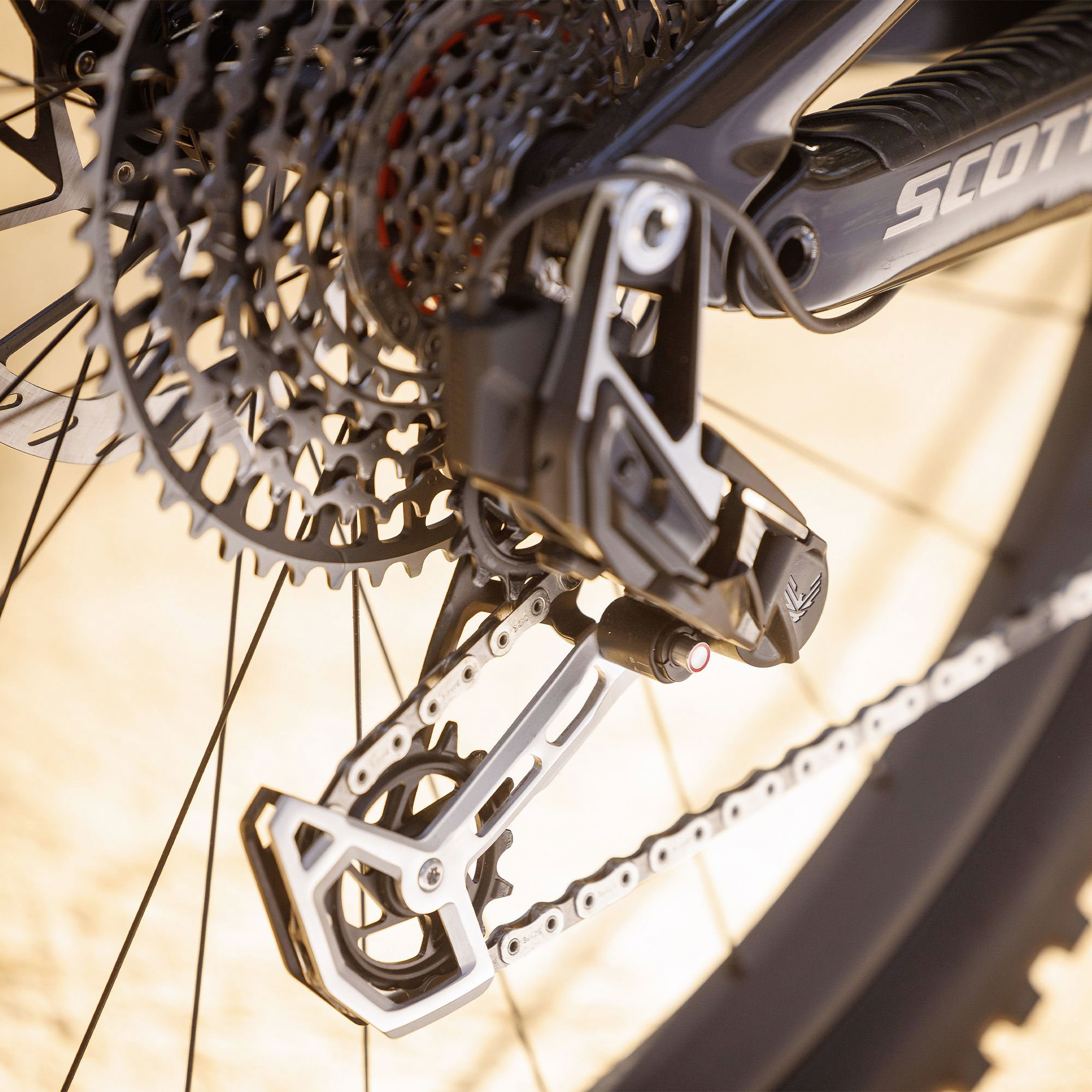 2000x2000_SCOTT_BIKE_VOLTAGE_900_SL_PHOTO_BY_Daniel_Geiger_2_2113193_jpg.jpg