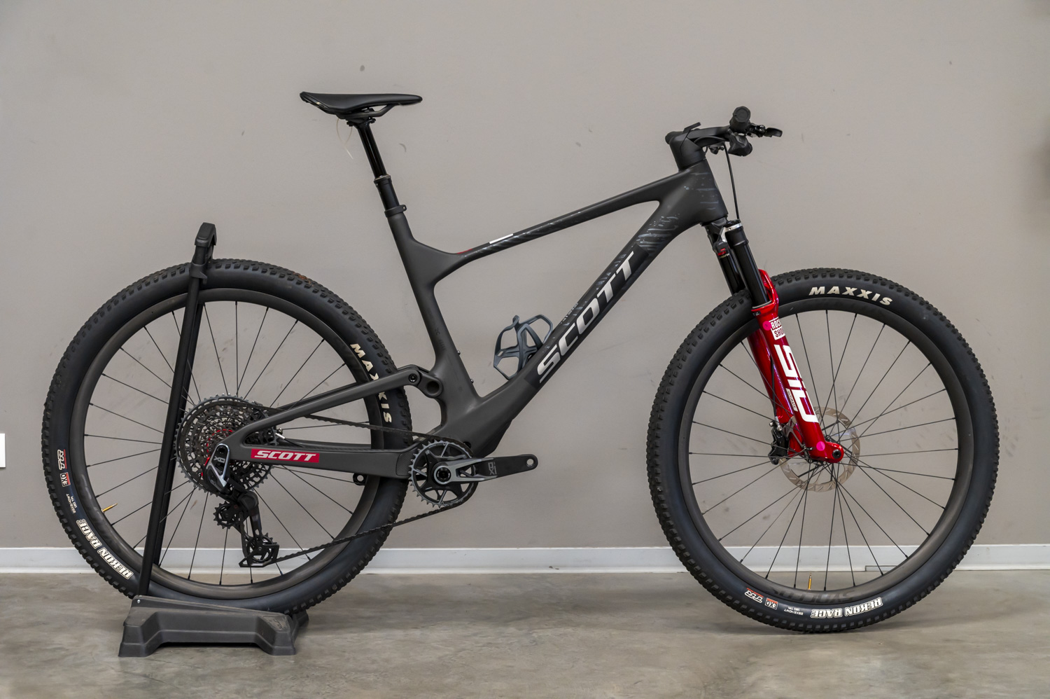 Spark RC World Cup (TW) Carbon Black (returned item)