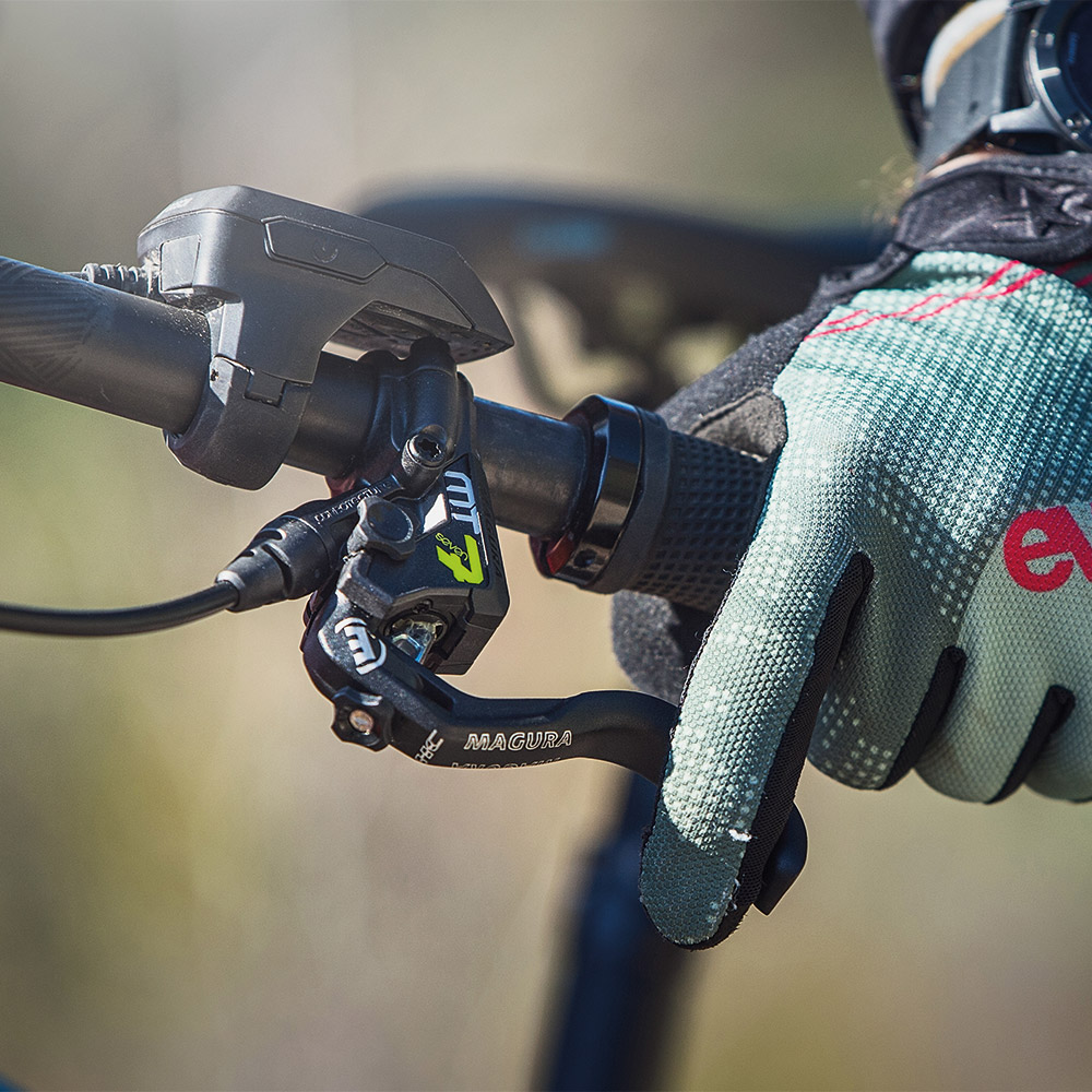 Magura_MT7_Pro_HC_Action.jpg