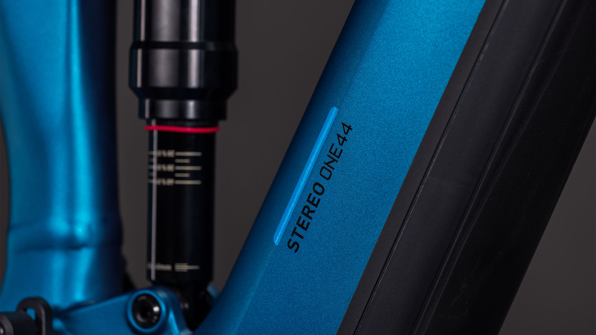 Cube-102210-20161578-Stereo-Hybrid-ONE44-EX-800-electricblue´n´blue--(6).jpg