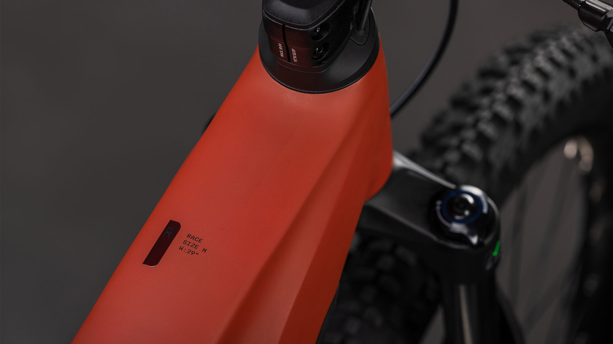 cube 108410 20161667 Reaction Hybrid Race 800 amber´n´black  (6).jpg