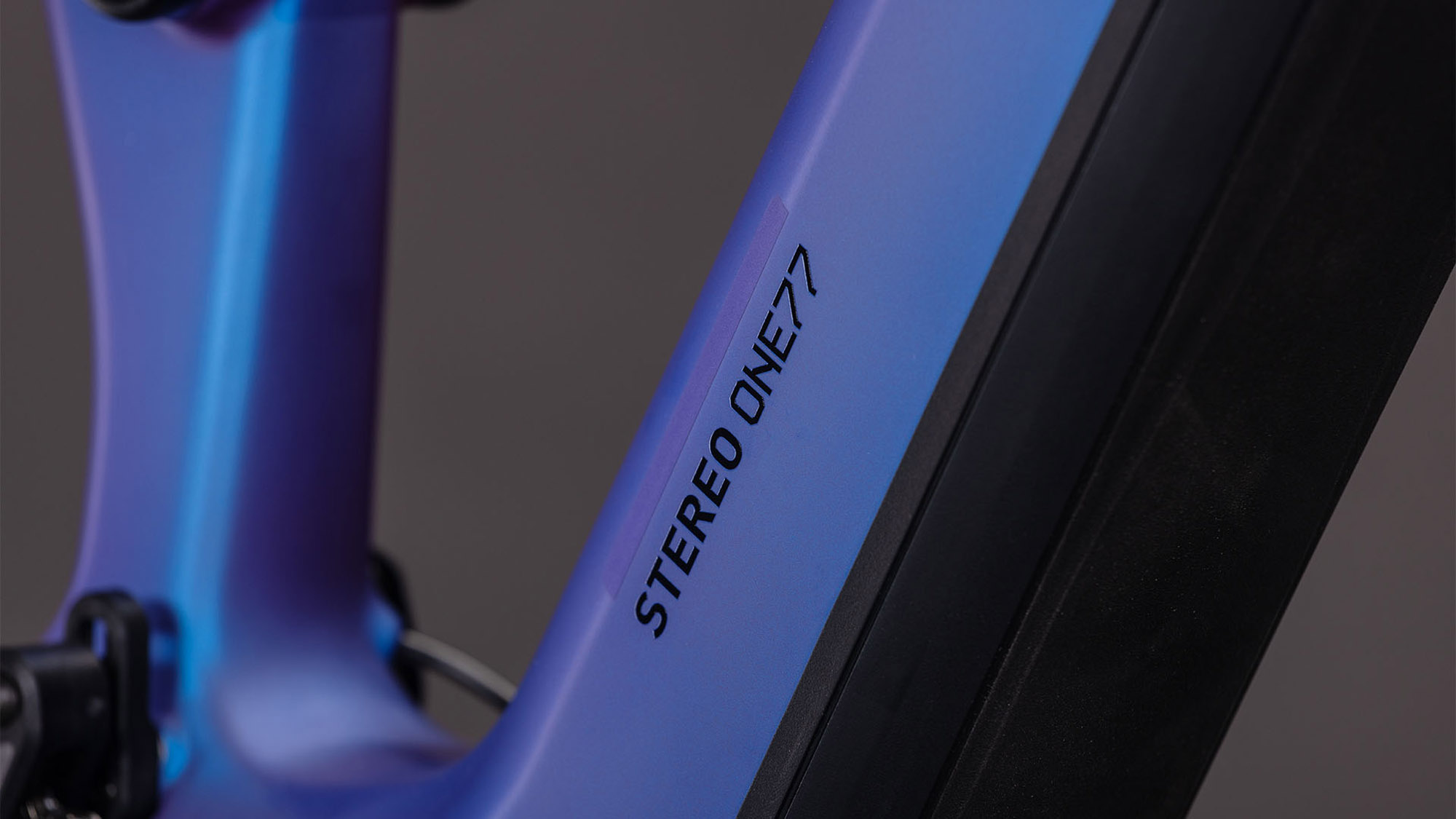 cube 103320 20161601 Stereo Hybrid ONE77 HPC SLX 800 blueiris´n´black  (5).jpg