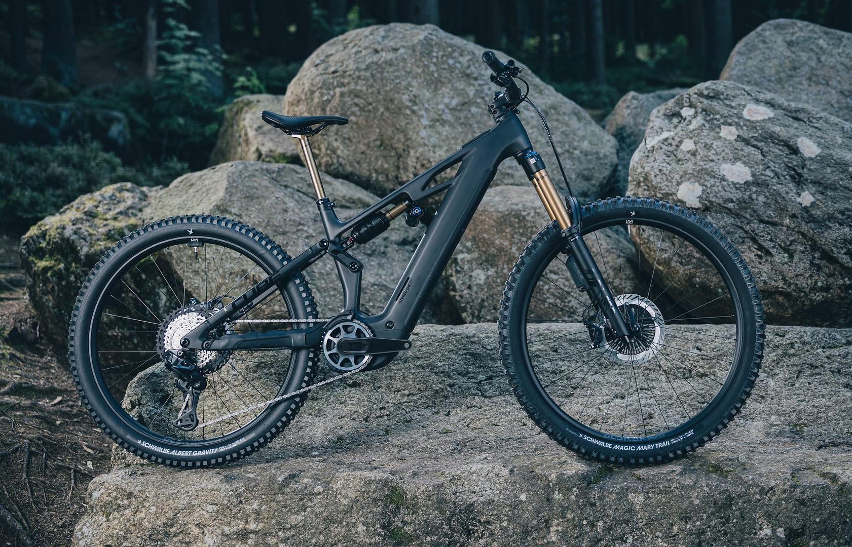 Stereo Hybrid ONE77 HPC AT 800 carbon´n´gold