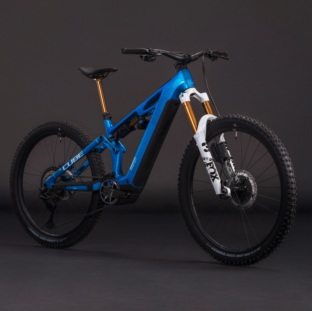 Stereo Hybrid ONE77 HPC AT 800 actionteam