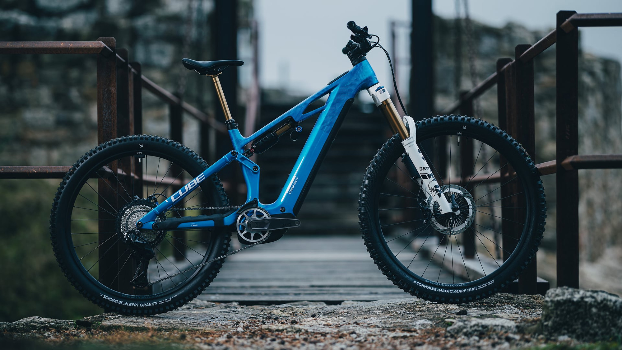 Stereo Hybrid ONE77 HPC AT 800 actionteam