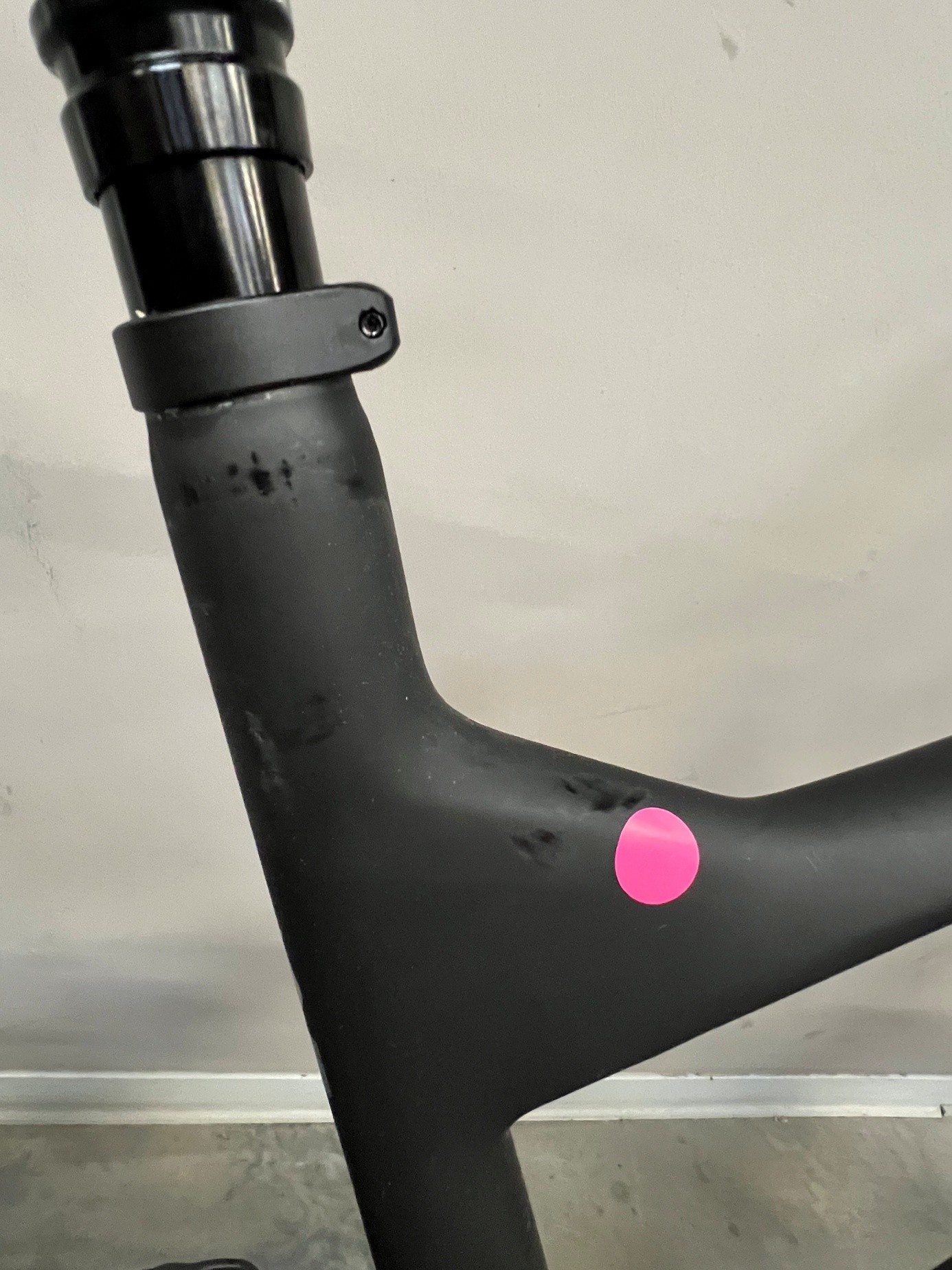 Lumen eMTB 920 negro carbono (nuevo con defecto de pintura)