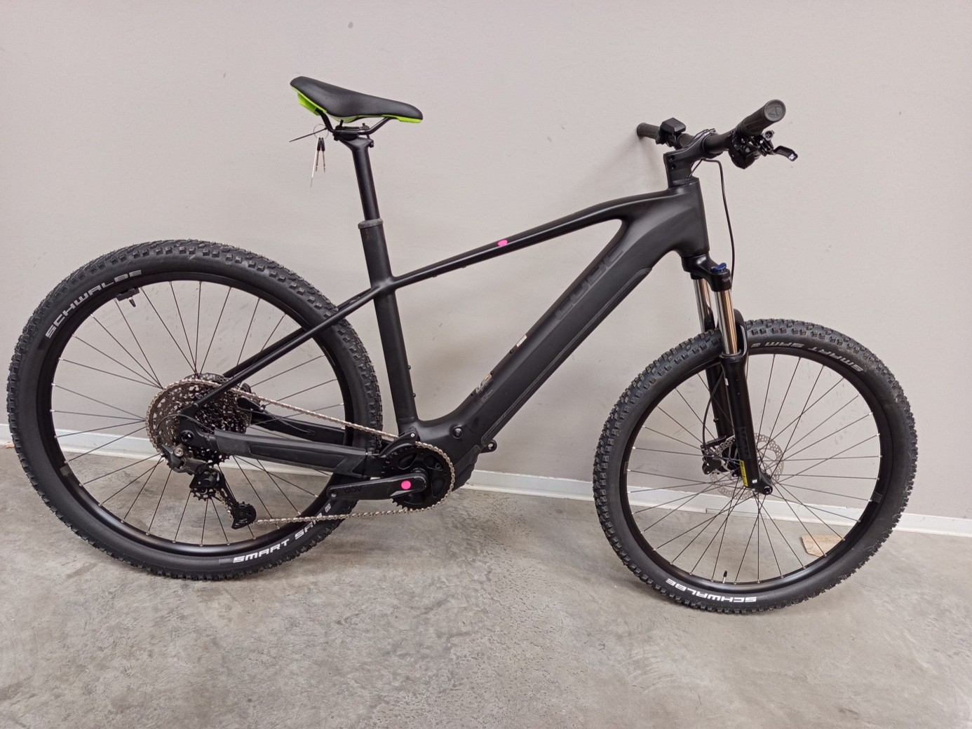 Reaction Hybrid ONE 800 blackline (produit neuf présentant un défaut de peinture)