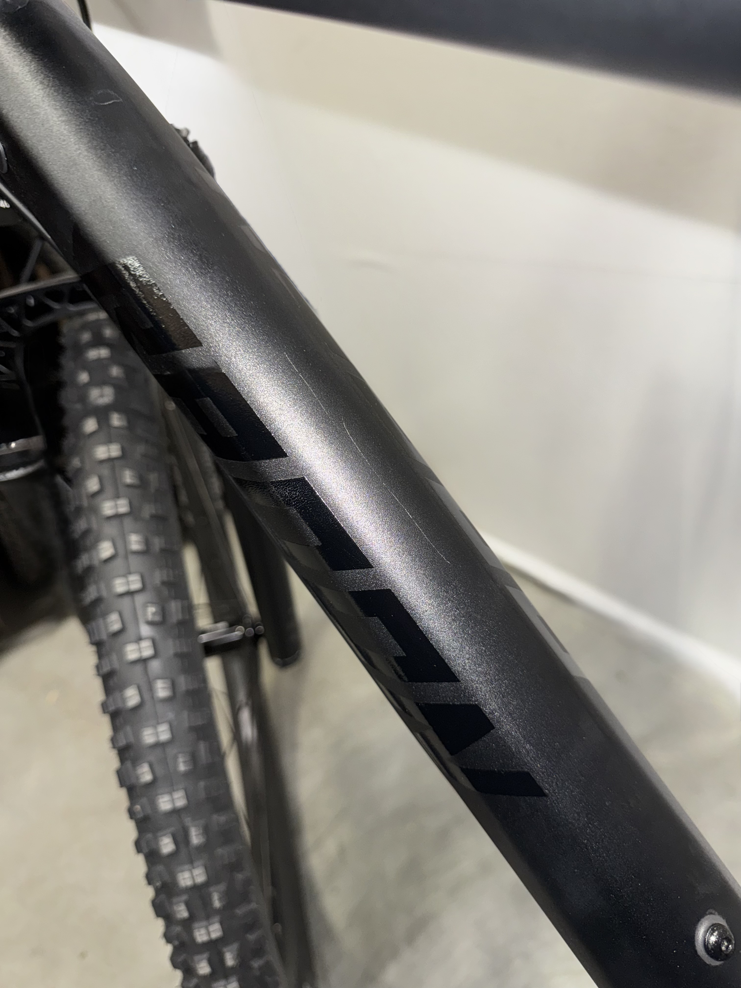 JEALOUS AL 7.0 (New item with a paint defect)
