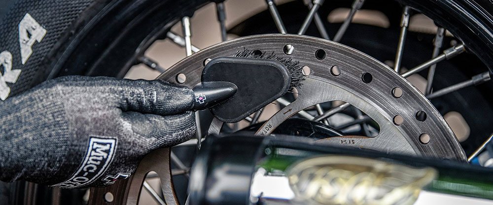 Detailing-Brush-HeroPDP-Full-width-lifestyle_1900x_crop_center.jpg