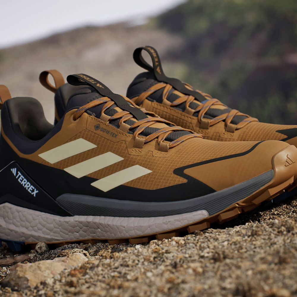 JP5611_22_FOOTWEAR_Photography_HeroMrktng-View-9.jpg