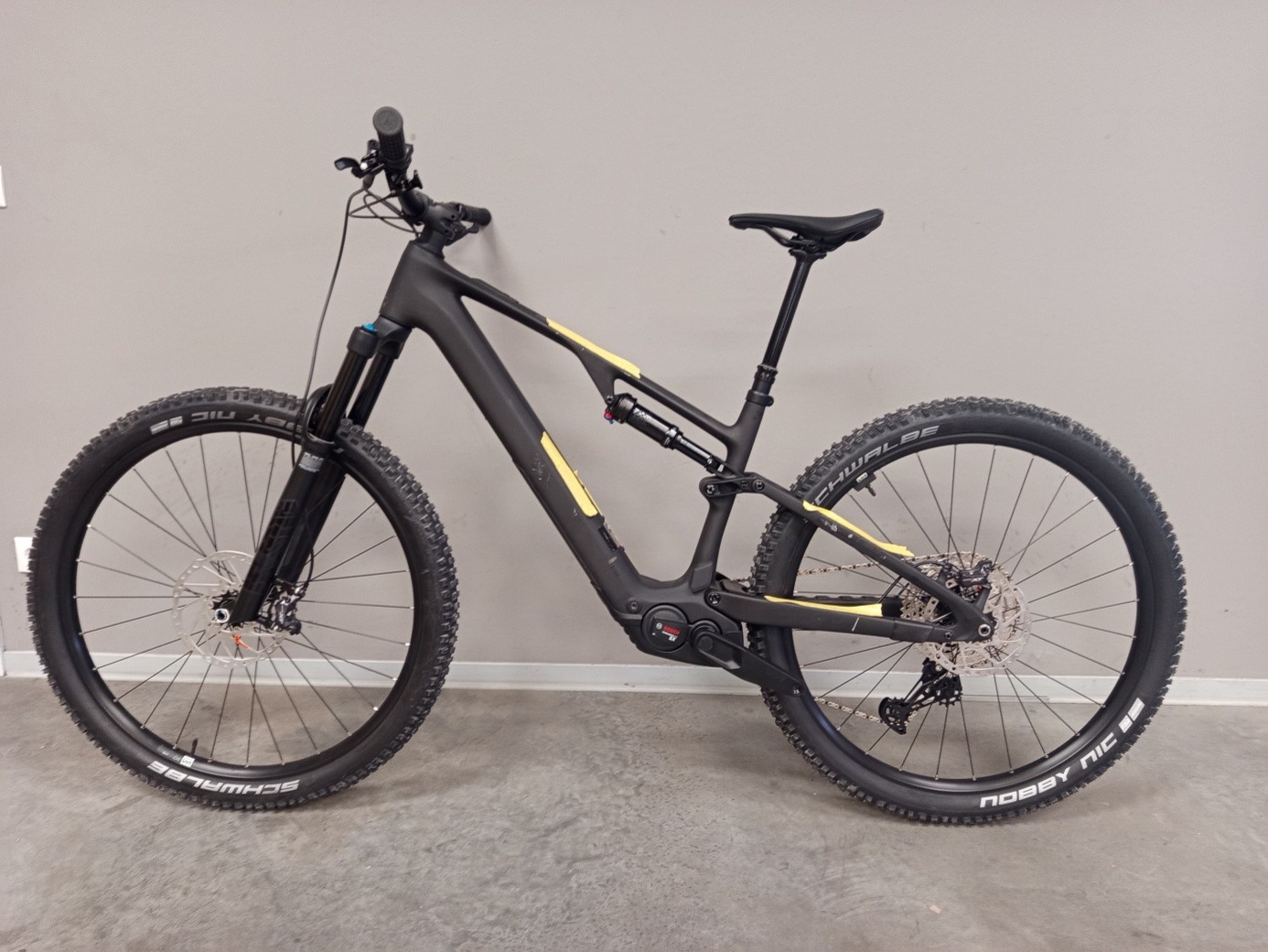 AMS Hybrid ONE44 C:62 Pro 400X blackline (producto nuevo con defecto de pintura)