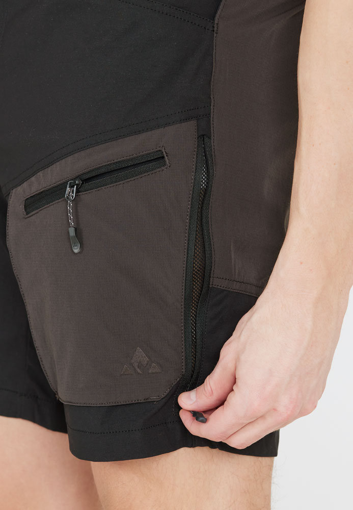 Whistler_Kodiak_W231878_1001_Outdoorshorts_ (5).jpg
