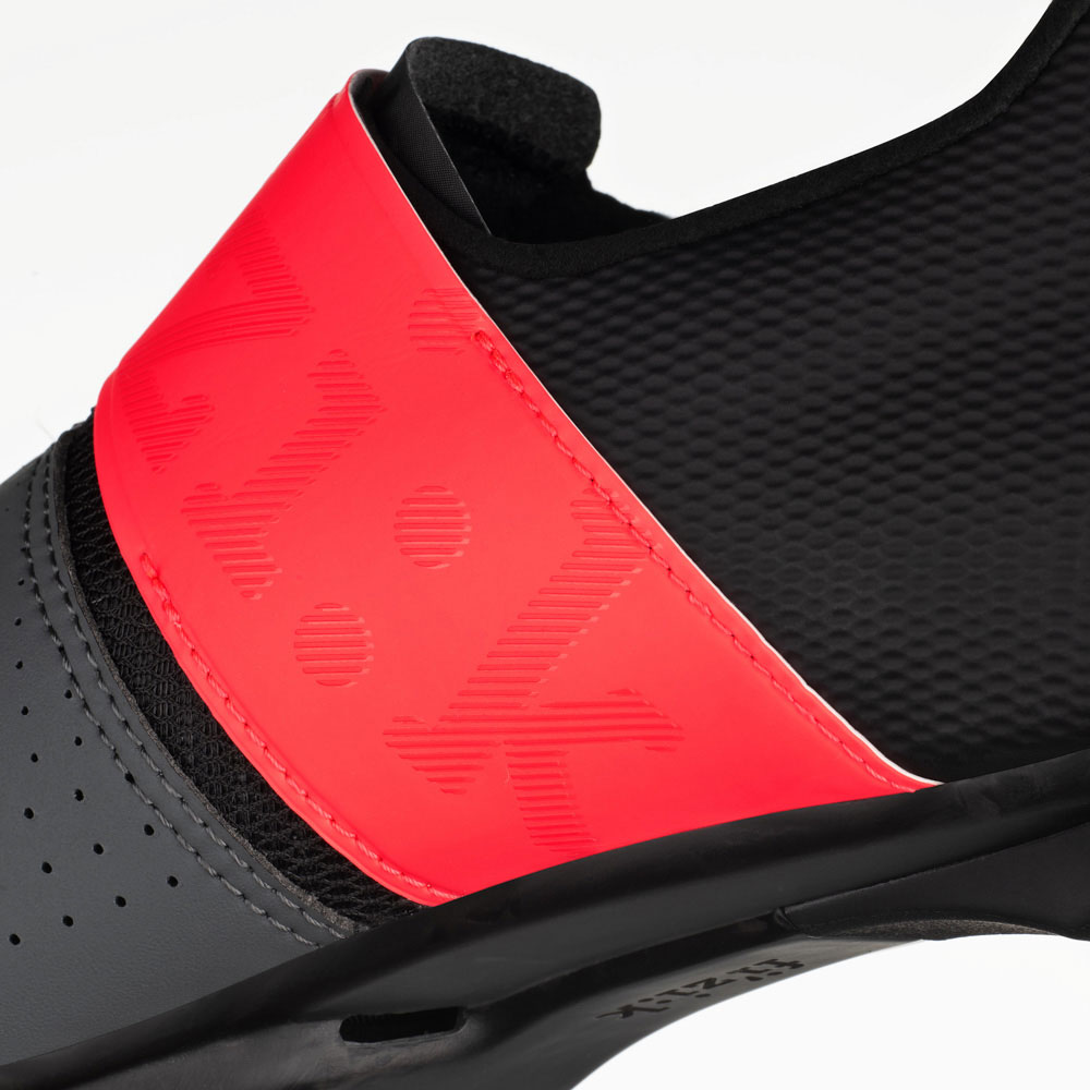 vento-infinito-carbon-2-grey-fizik-4-pro-peloton-shoes_1.jpg