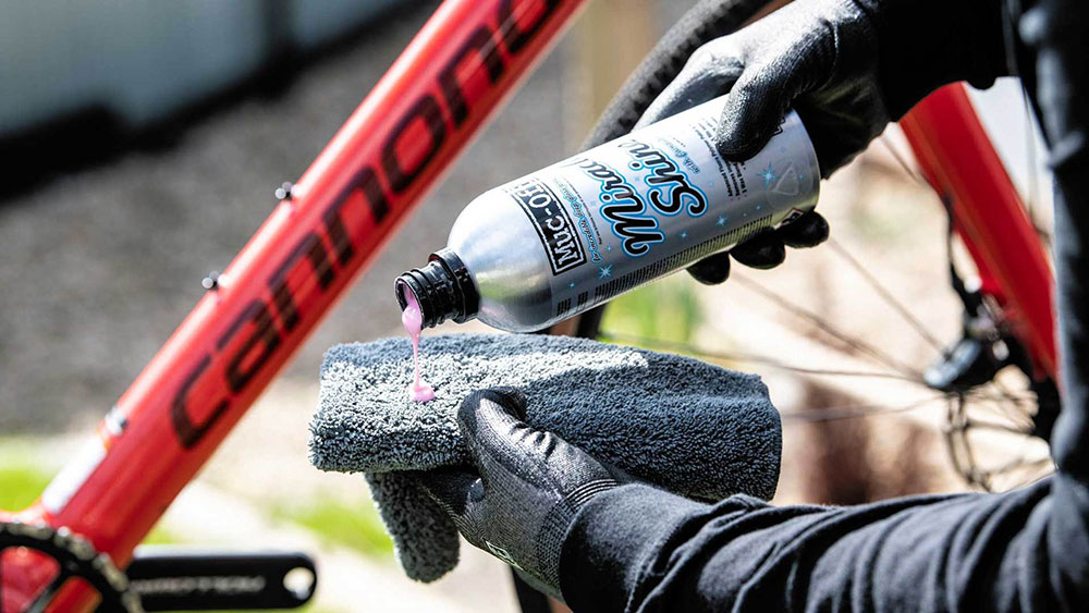 Muc-Off-Miracle-Shine-(2).jpg