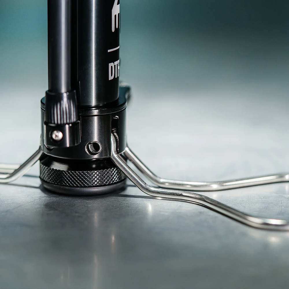 Lezyne 1-FP-DTFDR-V104 20154143 Digital Travel Floor Drive 160PSI Standluftpumpe  (3).jpg