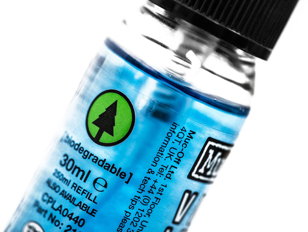Muc-Off-Helmet-Visor-&-Goggle-Cleaner-(3).jpg