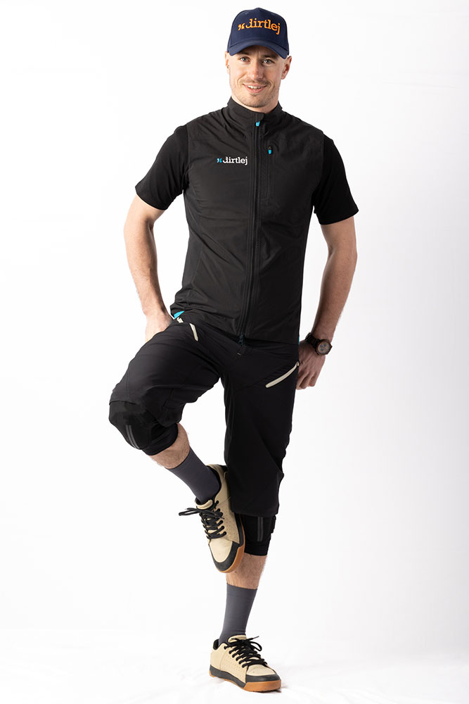dirtlej_Weathershield-Vest-Weste_20240001_ (8).jpg