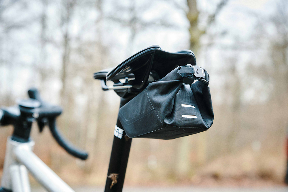 fidlock SB-10000-R00002(BLK) 20156377 PINCLIP Saddle Bag S Single  (12).jpg