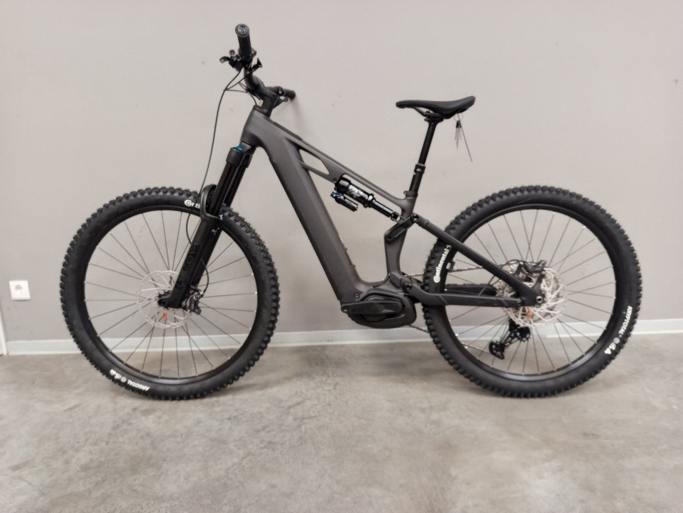 Stereo Hybrid ONE77 HPC SLX 800 blackline (Neuware mit Lackfehler)