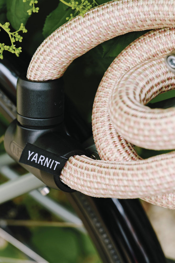 46880_Yarnit_4004K_110_sand_stone_Lifestyle_GFX14151_SB_3.jpg
