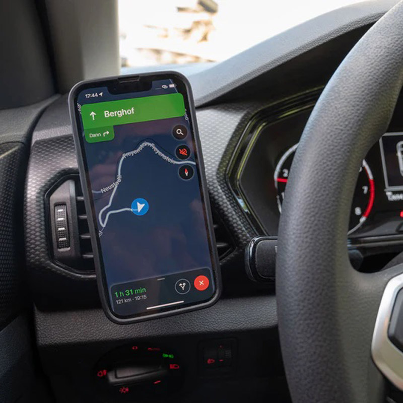SPConnectCarVentMountUsage-1.jpg
