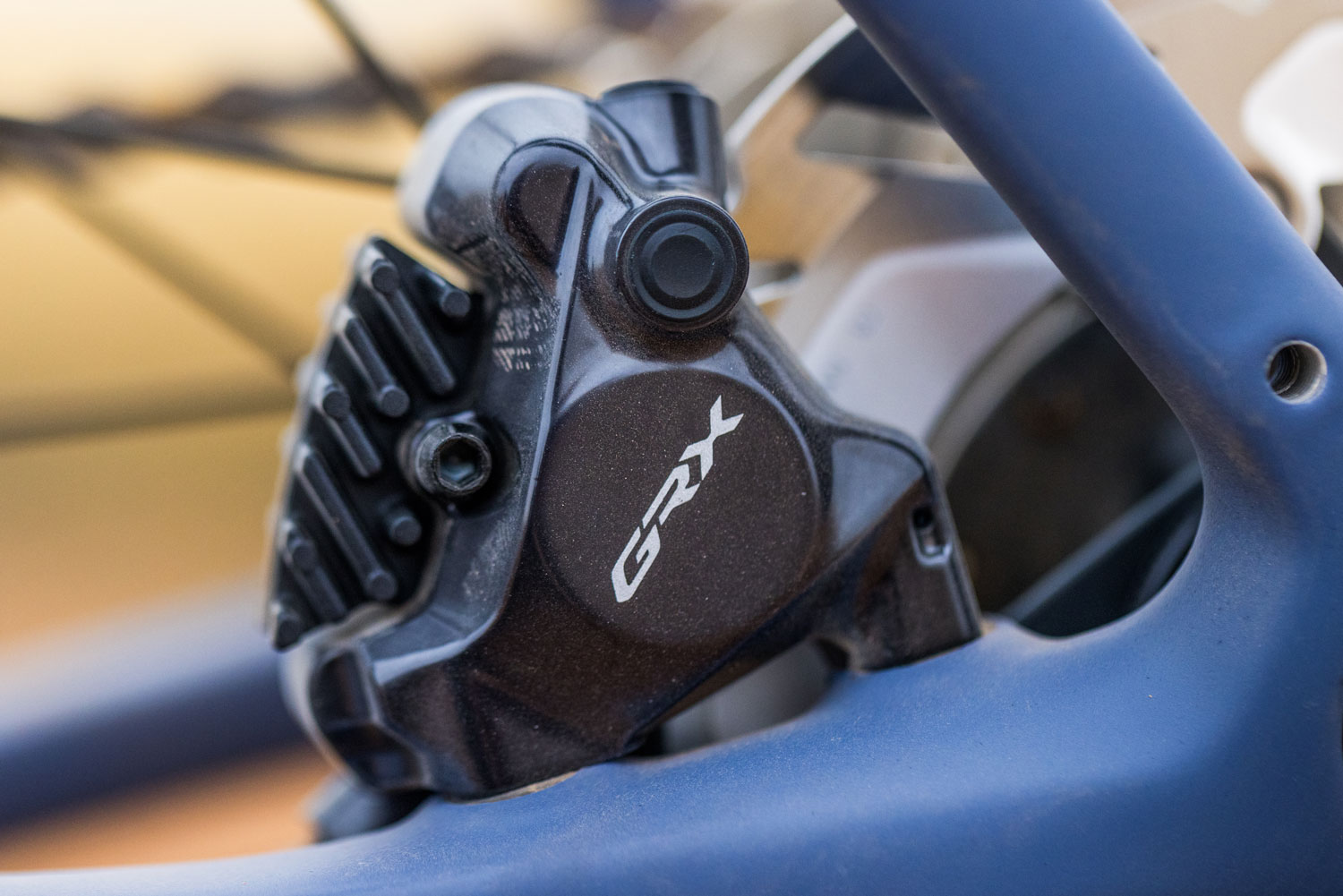 Shimano-GRX-Di2-ST-RX825+BR-RX820-Image_h.jpg