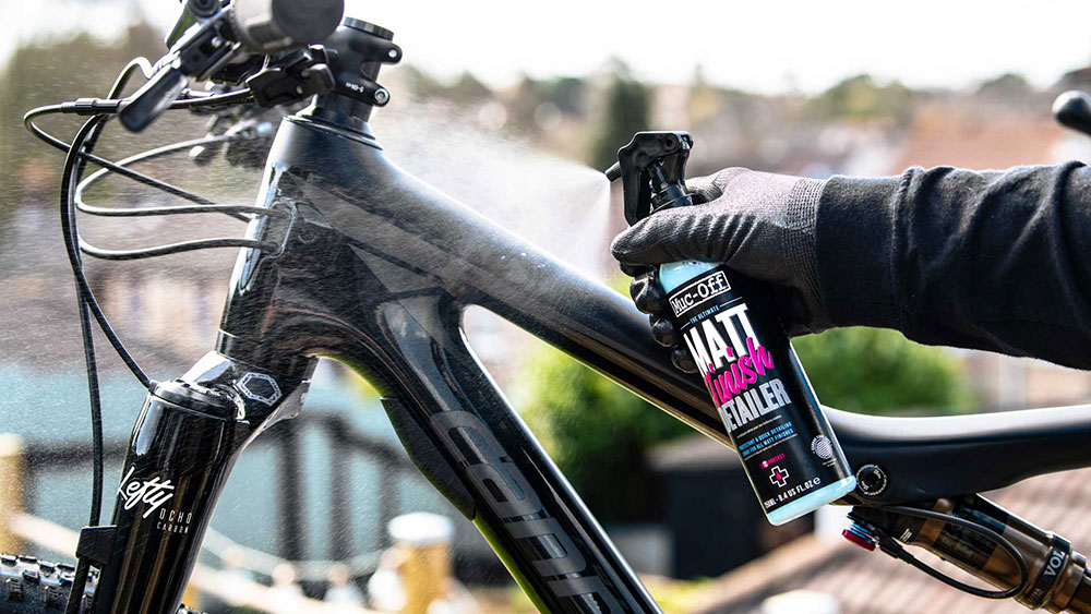 Muc-Off-Matt-Finish-Detailer-(3).jpg