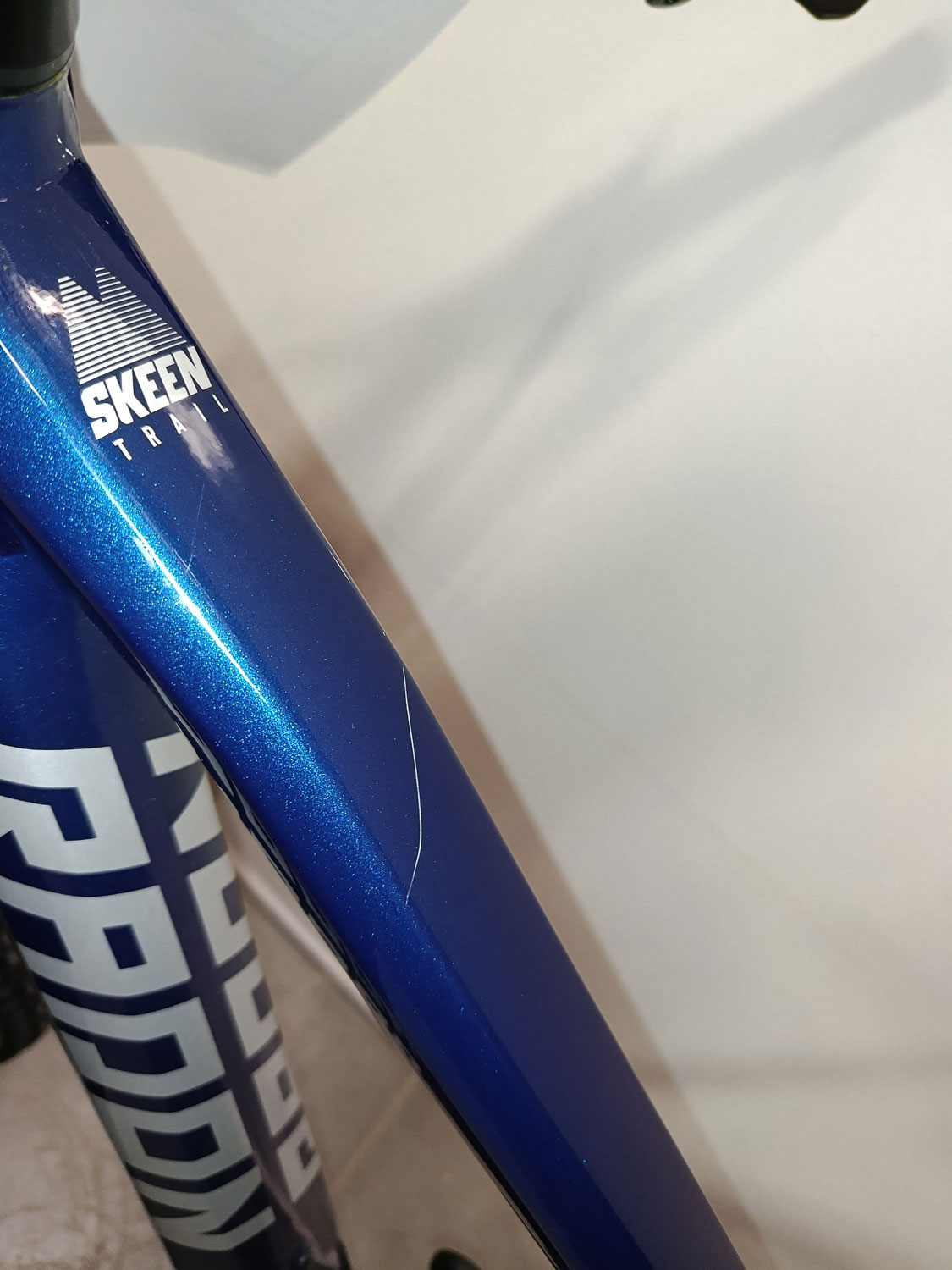 SKEEN TRAIL AL 8.0 (produkt nowy z wadą lakierniczą)