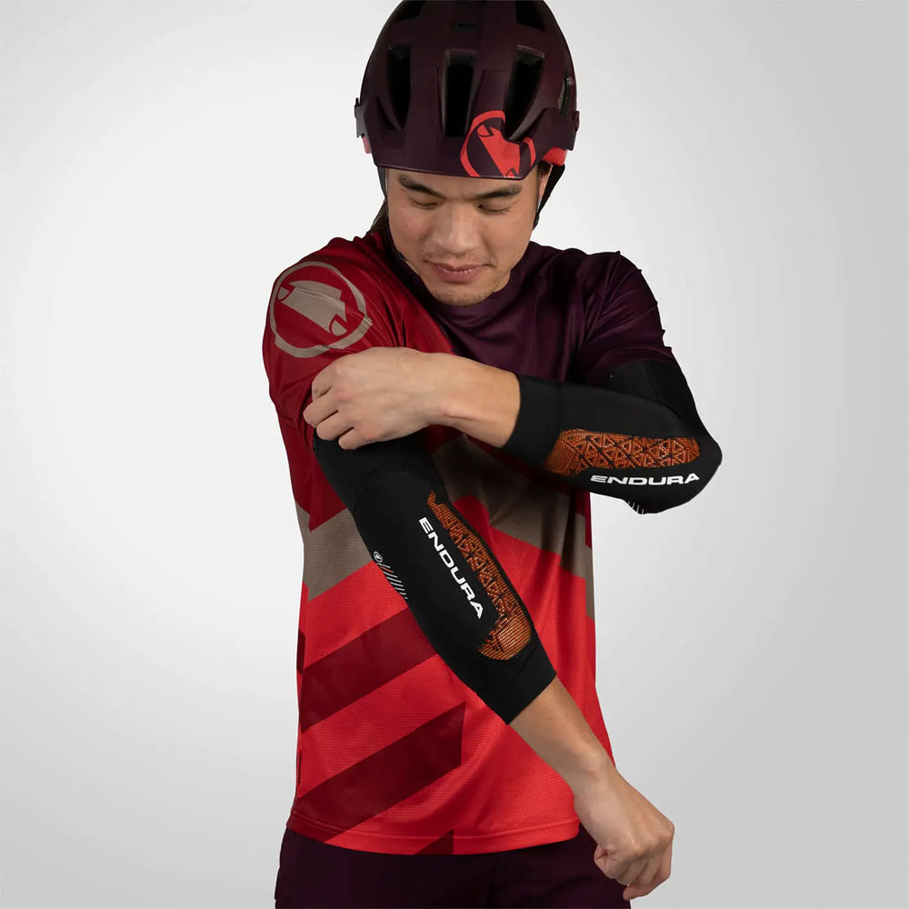 Endura_MT500-Ghost-D30-Ellbogenprotektoren_E1285BKS-M_3.jpg