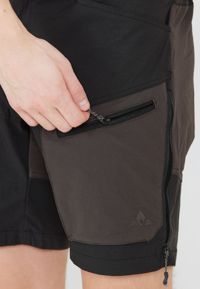 Whistler_Kodiak_W231878_1001_Outdoorshorts_ (6).jpg